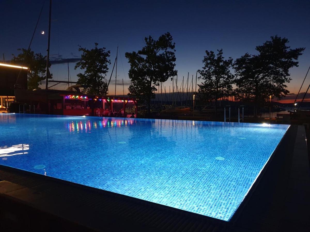 Bl Lakeside Apartman Balatonlelle Exterior photo